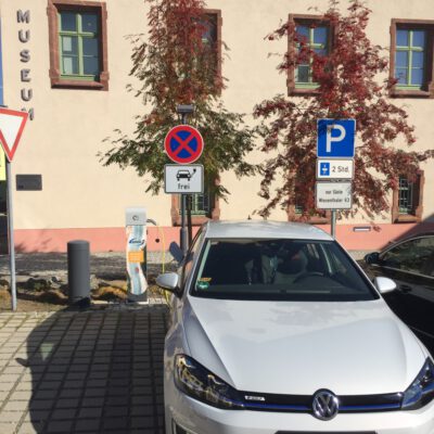 Auch die Gästeinformation in Oberwiesentahl ist fit für EMobility